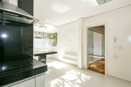 Casa à venda com 3 suítes no condomínio Villaggio Belvedere, São Paulo - SP
