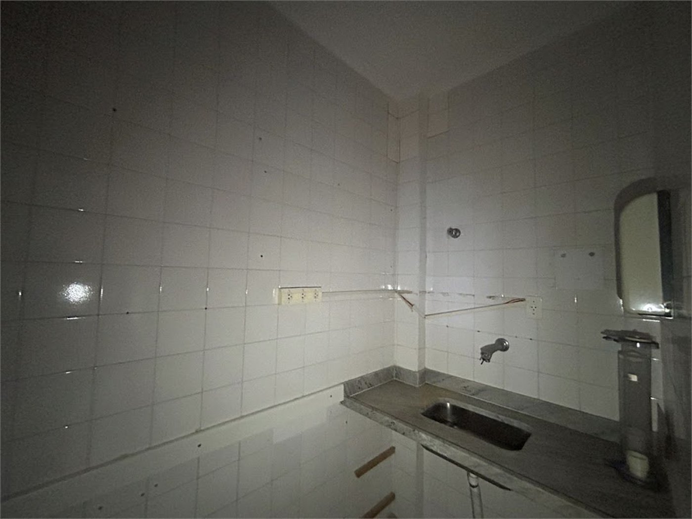 Sala Comercial à Venda no Gonzaga – Avenida Ana Costa – Santos/Sp