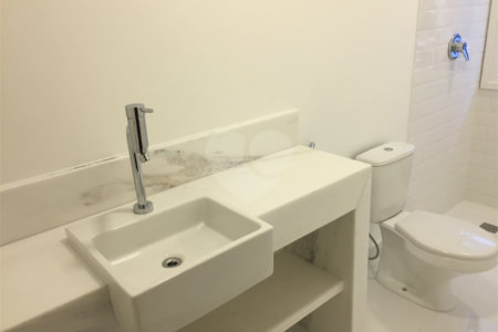 Casa à venda com 4 quartos, sendo 2 suítes, no condomínio Residencial Morumbi, São Paulo - SP