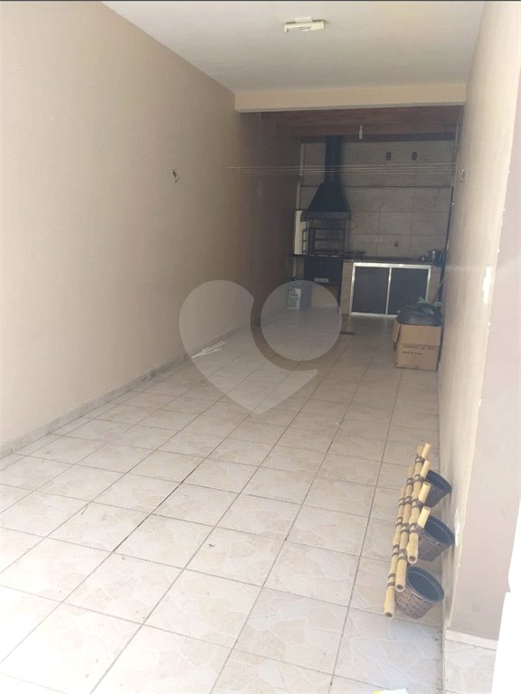 Casa à venda com 3 quartos, sendo 1 suíte, no condomínio Primavera, São Paulo - SP