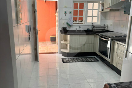 Casa à venda com 3 quartos, sendo 1 suíte, no condomínio Vilage Palmas, São Paulo - SP