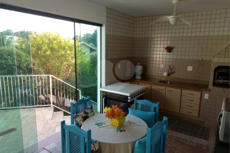 Casa à venda com 4 quartos, sendo 1 suíte, no condomínio Vale do Itamaracá, Valinhos - SP