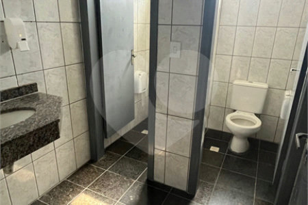 Salão Comercial para alugar em Vila Thais, Atibaia, SP