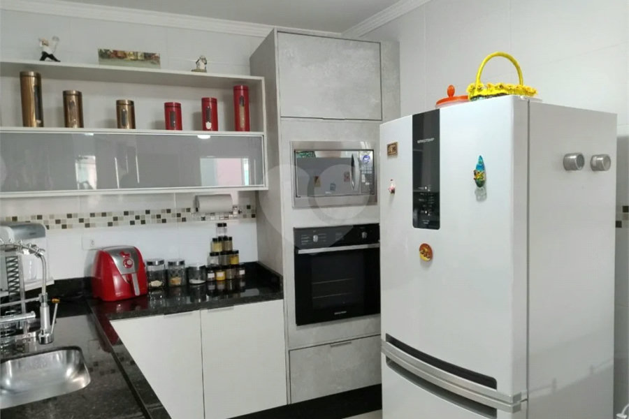 Vende-se Sobrado com 2 Suítes em Condomínio Fechado – Vila Ré
