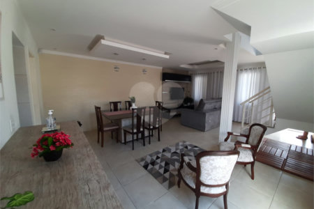 Sobrado à venda com 3 quartos, sendo 1 suíte, em Vila Suissa, Mogi das Cruzes, SP
