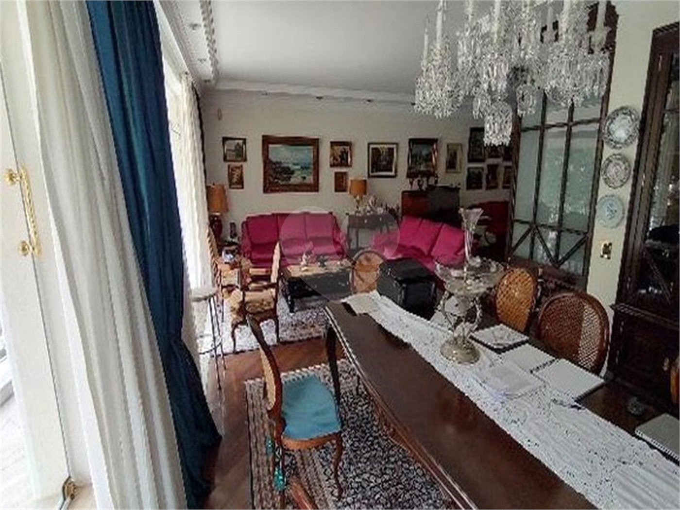 Casa à venda com 4 quartos, sendo 2 suítes,  em Pacaembu, São Paulo, SP