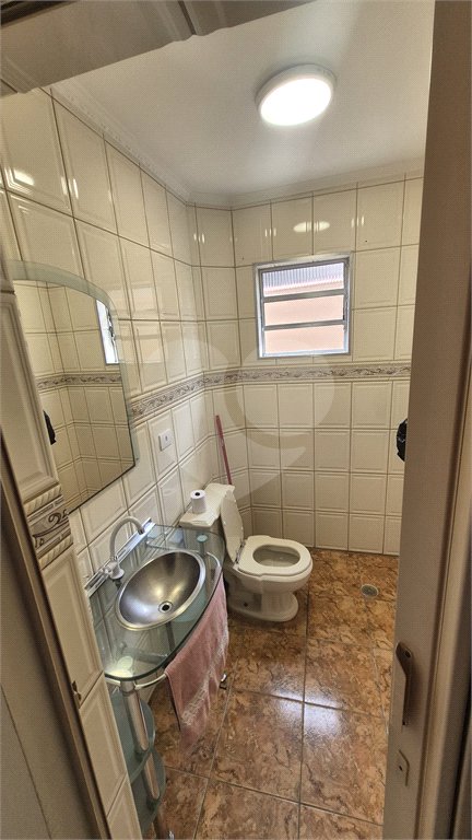 Sobrado à venda com 3 quartos, sendo 1 suíte, em Jardim Las Vegas, Santo André, SP