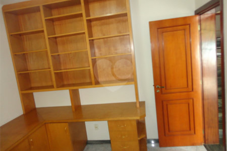 Casa à venda com 3 quartos, sendo 1 suíte, em Santa Marina, Valinhos, SP