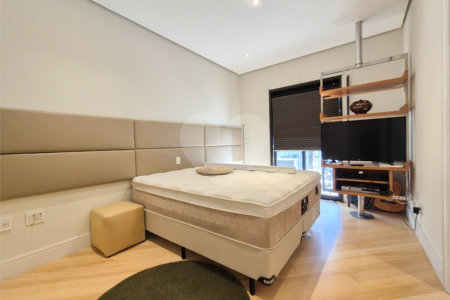 Apartamento à venda ou para alugar com 4 quartos, sendo 3 suítes, em Moema, São Paulo, SP
