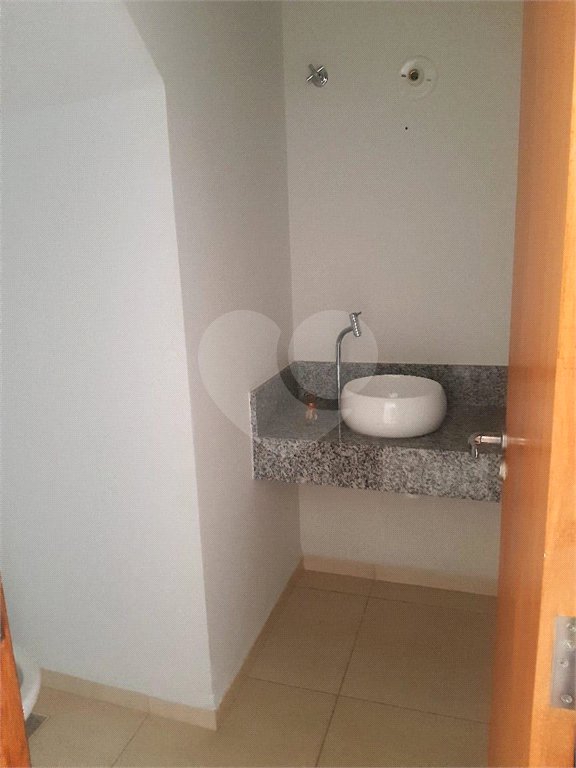 Sobrado à venda com 2 suítes em Jardim Nely, Indaiatuba, SP
