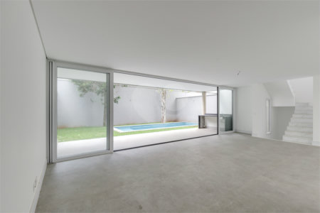 Casa à venda com 4 suítes no condomínio Venezia, São Paulo - SP