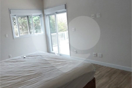 Casa à venda com 3 suítes no condomínio Figueira Garden, Atibaia - SP