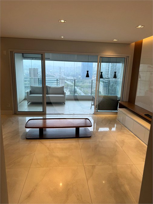 Apartamento para alugar com 3 suítes em Vila Gertrudes, São Paulo, SP