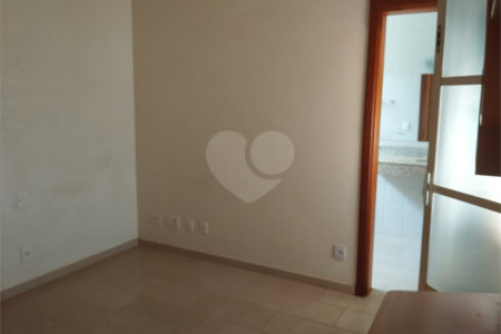 Sobrado à venda com 4 quartos, sendo 3 suítes, em Altos do Jaraguá, Araraquara, SP