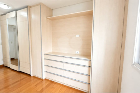 Apartamento à venda com 3 quartos, sendo 1 suíte, em Jardim das Acácias, São Paulo, SP