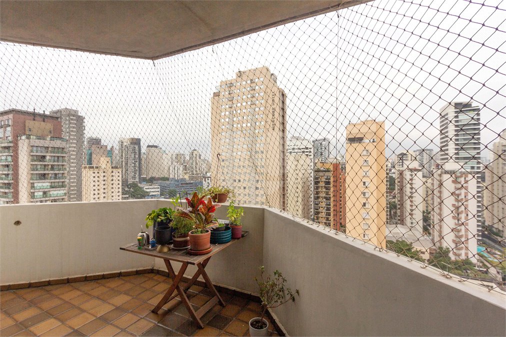 Apartamento à venda com 4 suítes em Vila Nova Conceição, São Paulo, SP
