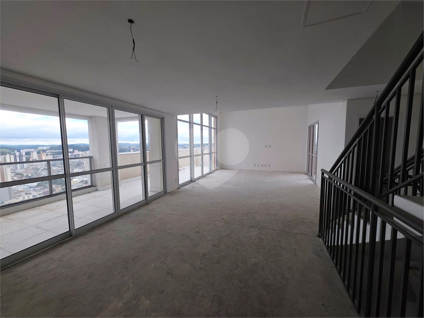 Triplex à venda com 4 suítes em Anhangabaú, Jundiaí, SP