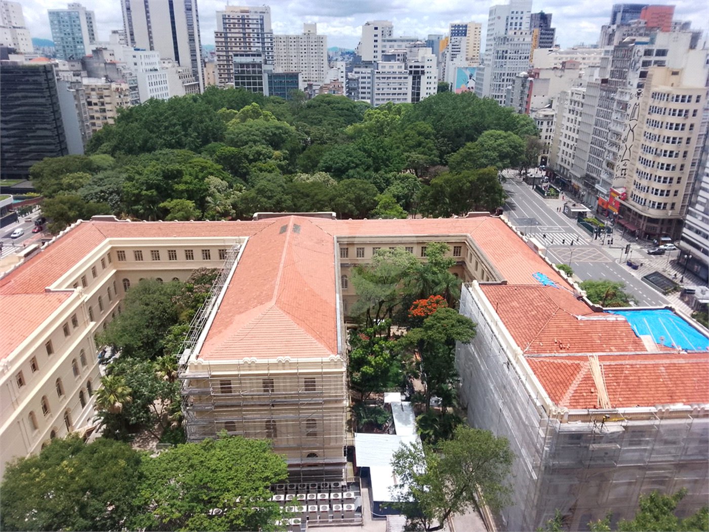 Apartamento à venda com 4 quartos, sendo 1 suíte, em República, São Paulo, SP