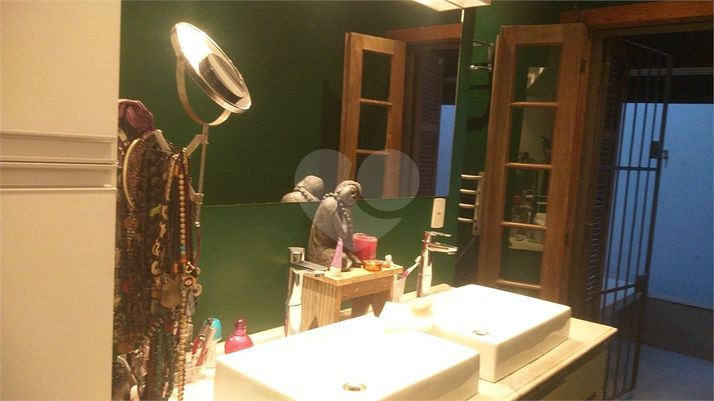 Casa à venda com 3 quartos, sendo 2 suítes, em Vila Mariana, São Paulo, SP