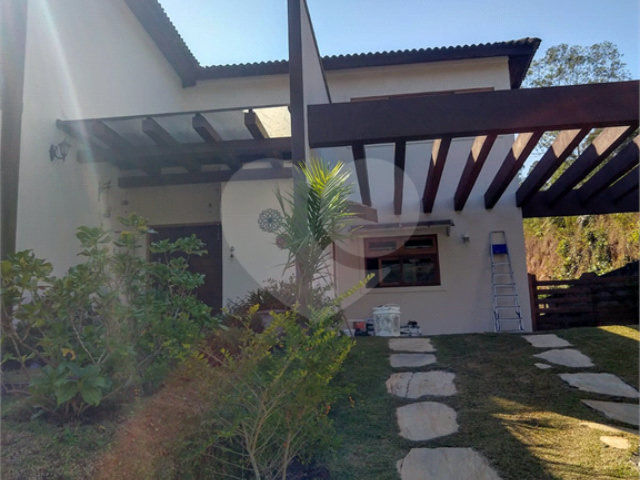 Casa à venda com 5 quartos, sendo 1 suíte,  no condomínio Canada Village, Mairiporã - SP