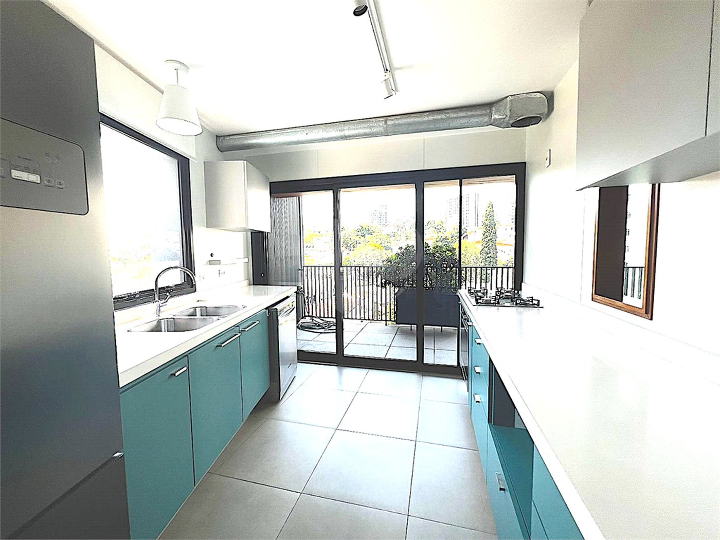 Imóvel 168m² Idea Zarvos com 3 suites, varanda na frente e na suíte, piscina, academia e 3 vagas Vila Madalena.