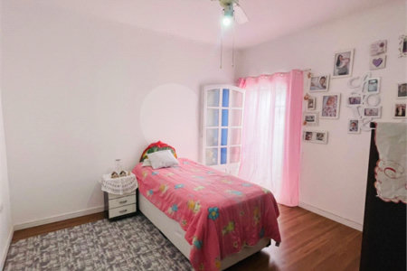 Casa à venda com 4 quartos, sendo 1 suíte,  em Jardim Stella, Santo André, SP