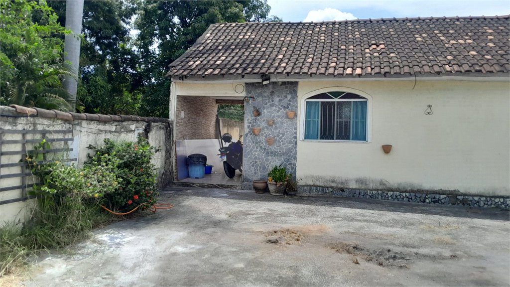 Casa à venda com 3 quartos em Santíssimo, Rio de Janeiro, RJ
