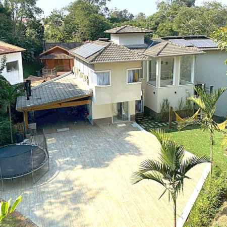 Casa à venda com 4 quartos, sendo 3 suítes, no condomínio Vilarejo, Carapicuíba - SP