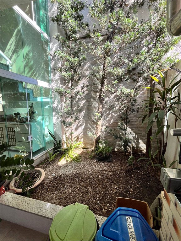 Casa à venda com 3 quartos, sendo 2 suítes, no condomínio Laura Serra, Rio de Janeiro - RJ