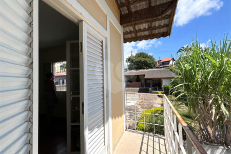 Casa à venda com 5 quartos, sendo 2 suítes,  em Jardim Maristela, Atibaia, SP