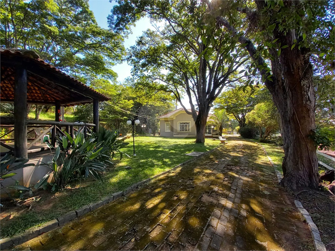 Casa à venda com 5 quartos, sendo 3 suítes, no condomínio Vinhas da Vista Alegre - Lado Sede, Vinhedo - SP