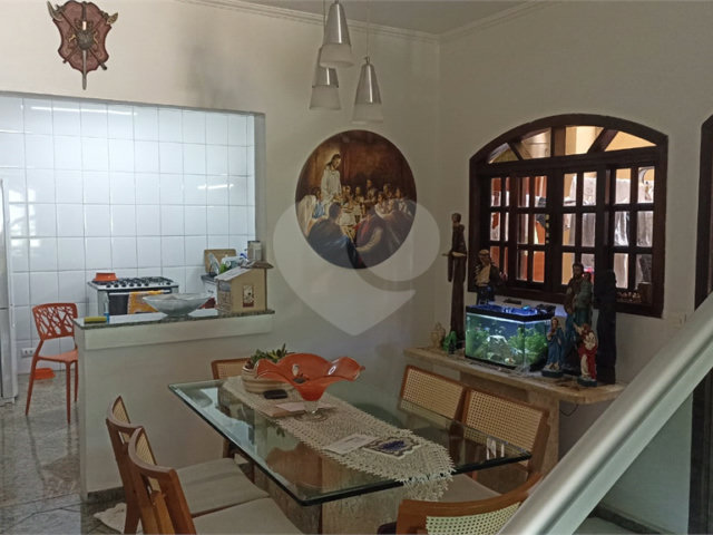 Casa à venda com 4 quartos, sendo 1 suíte,  em Vila Guilherme, São Paulo, SP