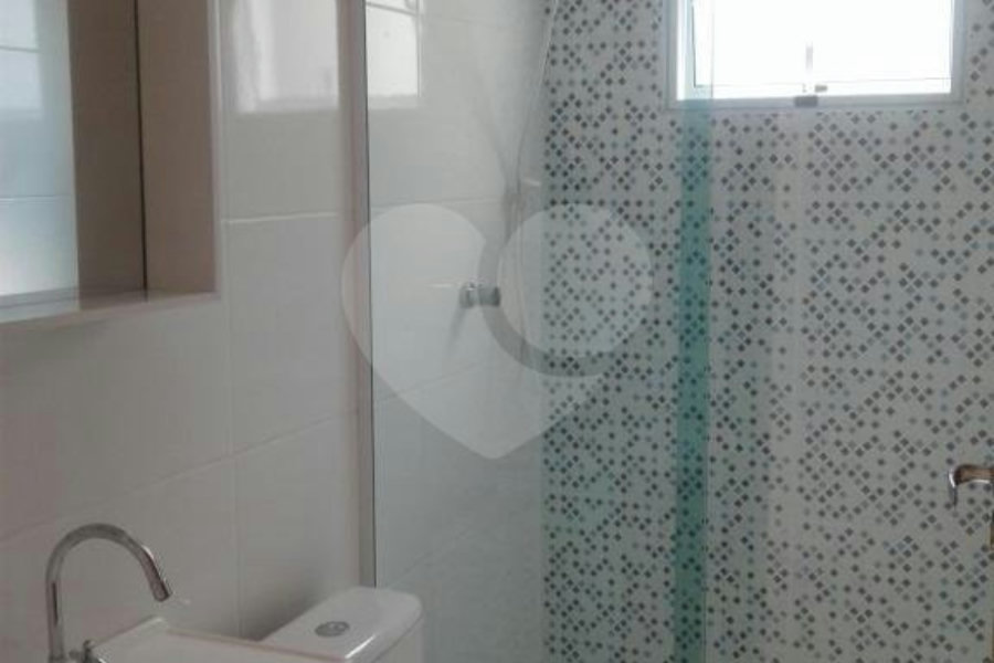 Casa à venda com 1 quarto no condomínio Camila I, São Paulo - SP