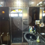 Casa à venda com 4 quartos, sendo 1 suíte, em Bangu, Rio de Janeiro, RJ