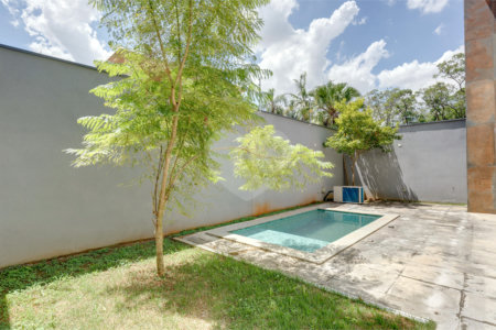 Casa à venda com 4 quartos, sendo 3 suítes, no condomínio Jardim Flora, São Paulo - SP