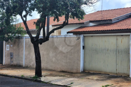 Casa à venda com 3 quartos, sendo 1 suíte, em Parque Laranjeiras, Araraquara, SP