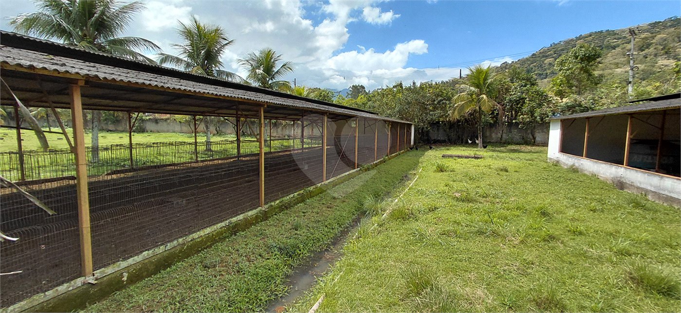 Terreno à venda com 3 suítes em Bazílio, Rio Bonito, RJ