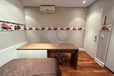 Sobrado à venda ou para alugar com 4 suítes em Vila Bertioga, São Paulo, SP