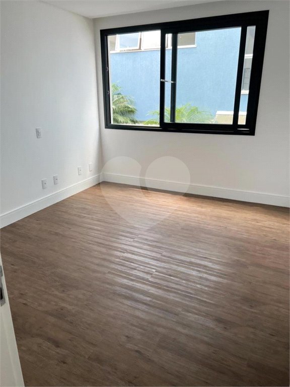 Casa à venda com 4 quartos, sendo 2 suítes, no condomínio Swiss Park, São Bernardo do Campo - SP