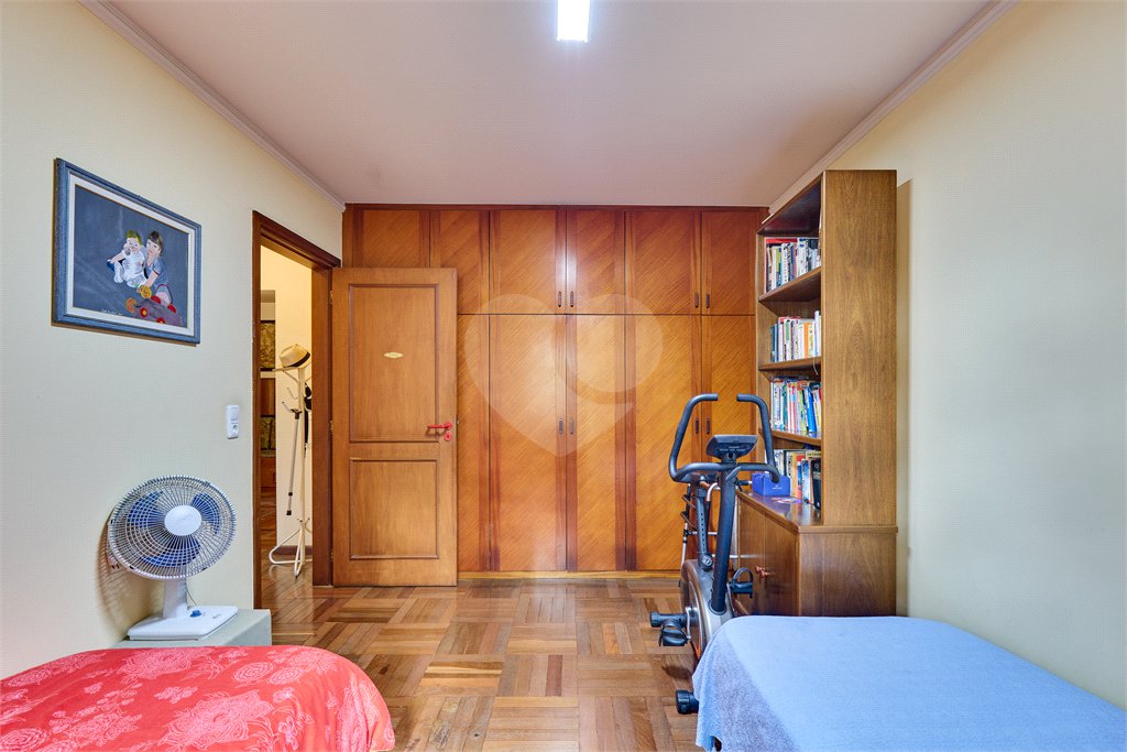 Casa à venda com 4 quartos, sendo 2 suítes, em Jardim Cordeiro, São Paulo, SP