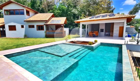 Casa à venda ou para alugar com 3 suítes no condomínio Jardim da Montanha I, Mairiporã - SP