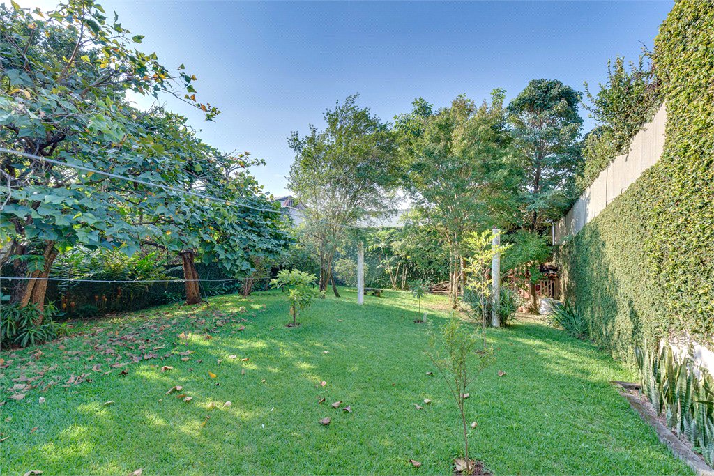 Terreno à venda em Jardim Petropolis, São Paulo, SP