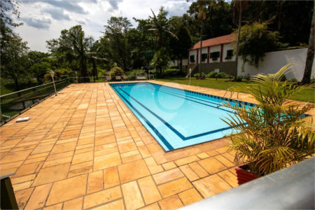 Casa à venda com 4 quartos, sendo 1 suíte,  no condomínio Sítio das Hortências, São Roque - SP