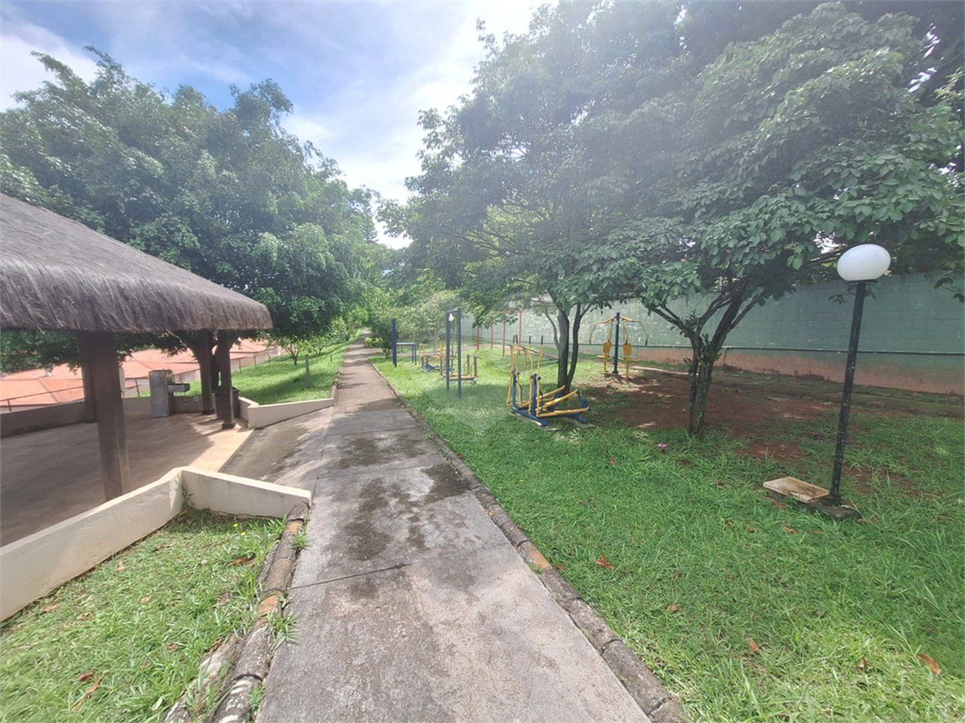Casa à venda com 5 quartos, sendo 3 suítes,  no condomínio Vila Panamericana, São Paulo - SP