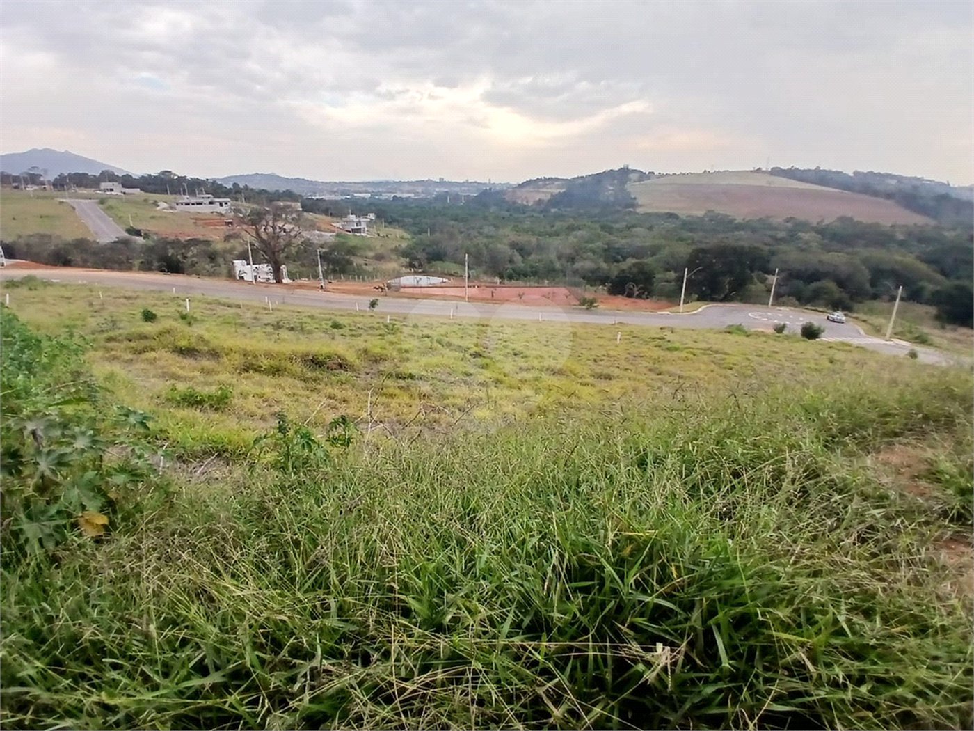 Lote com 561,86 m² à Venda em Condomínio Fechado