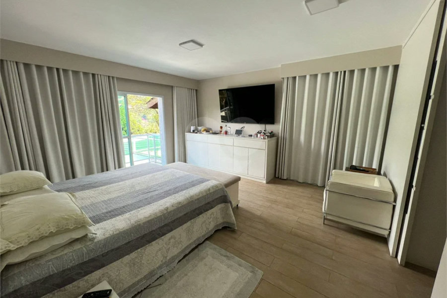 Casa à venda com 6 quartos, sendo 5 suítes, no condomínio Alpes da Cantareira, Mairiporã - SP