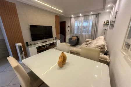 Casa à venda com 3 quartos, sendo 1 suíte, no condomínio Residencial Villagio Vitória, Guarulhos - SP