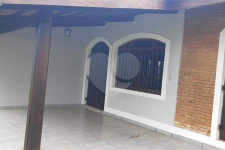 Casa à venda com 3 quartos, sendo 1 suíte, em Vila Santista, Atibaia, SP