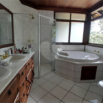 Casa à venda com 4 quartos, sendo 2 suítes, no condomínio Cantareira, Mairiporã - SP