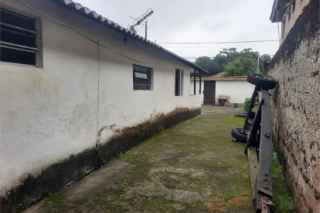 Terreno de 503 m² com Casa à Venda em Vicente de Carvalho | Excelente Oportunidade para Investidores Próximo ao Futuro Túnel Santos–Guarujá